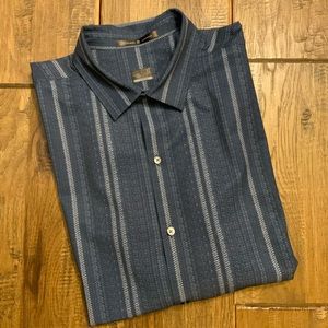 Tiger Woods button down golf shirt from Whistling Straits. Size L